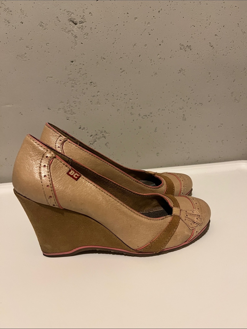 BC Footwear Tan and Pink Accent Wedge Pumps